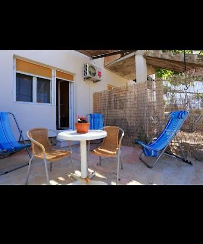 Basil And בית הארחה