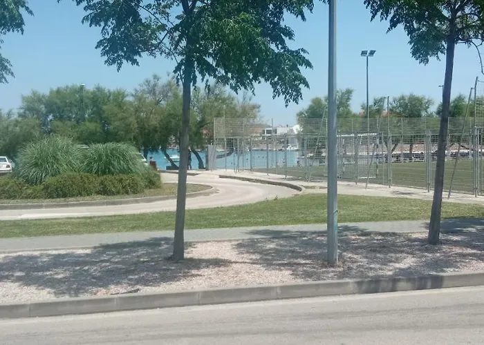 בית הארחה Basil And 3*