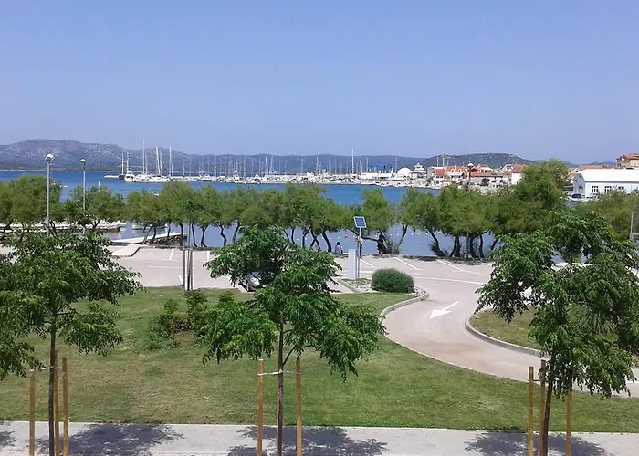 בית הארחה Basil And בטינה