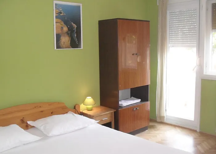 Basil And בית הארחה