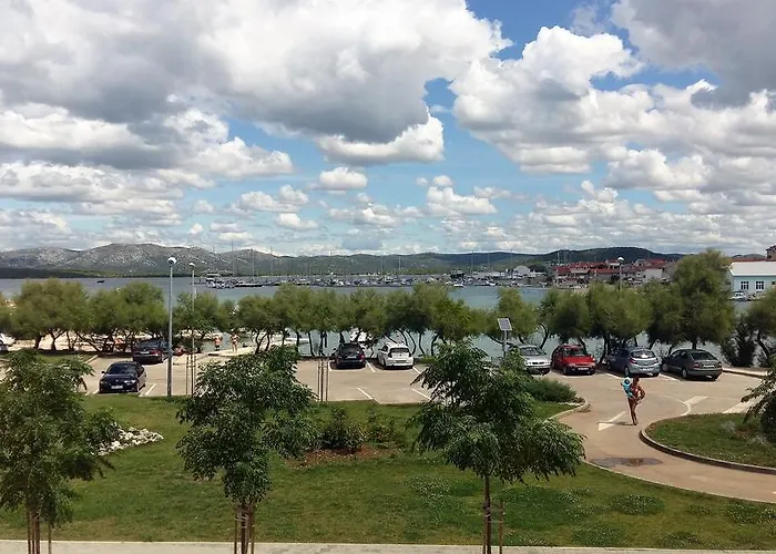 Basil And בטינה