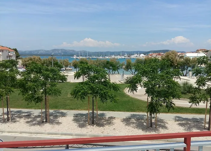 בית הארחה Basil And