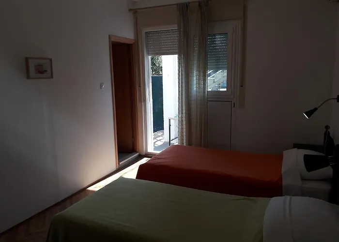 Basil And 3* בטינה